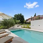 At Vintiana Apartment