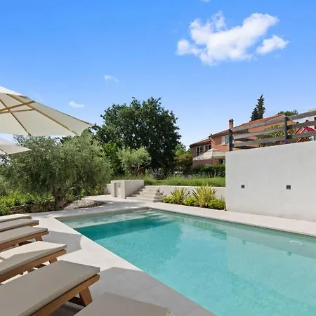 At Vintiana Apartment